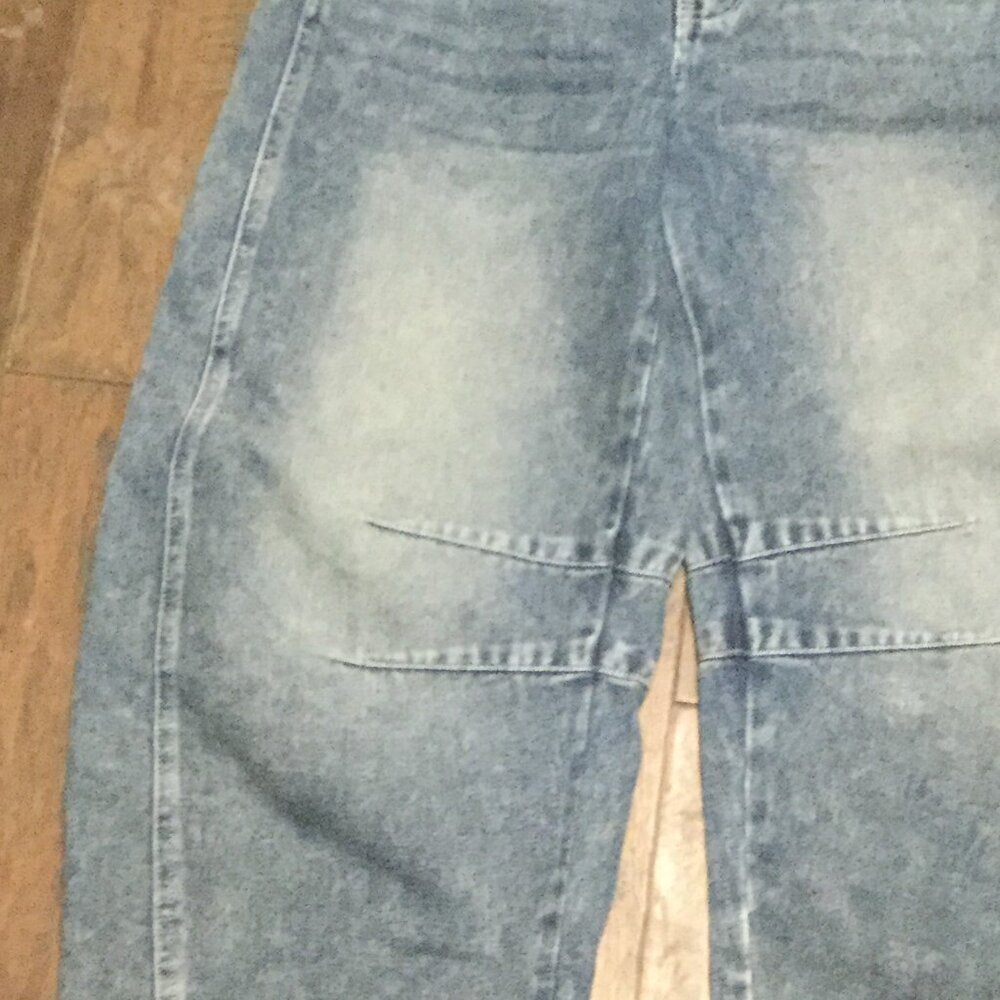 Barrel leg jeans excellent used condition measure 17" at waist denim